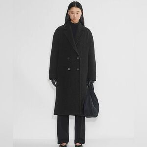 ARITZIA BABATON The Slouch Coat Black for a petite girlie!